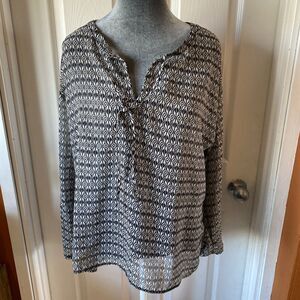 Old Navy Sheer Blouse Women’s Size Medium Geometric Long Sleeve Pullover